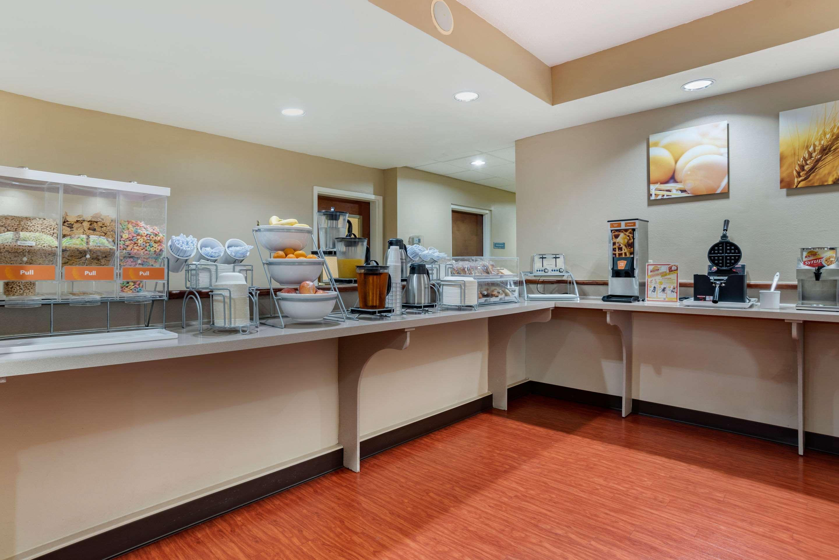 Comfort Suites Airport Jacksonville Exterior photo