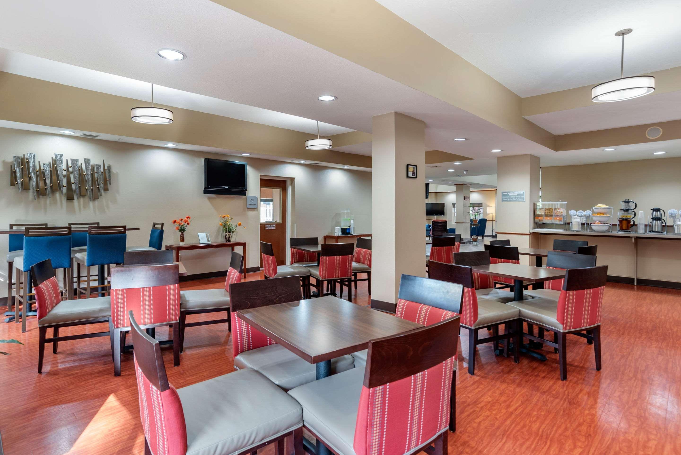Comfort Suites Airport Jacksonville Exterior photo